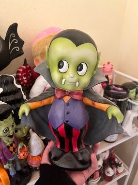 DRACULA HALLOWEEN FIGURE